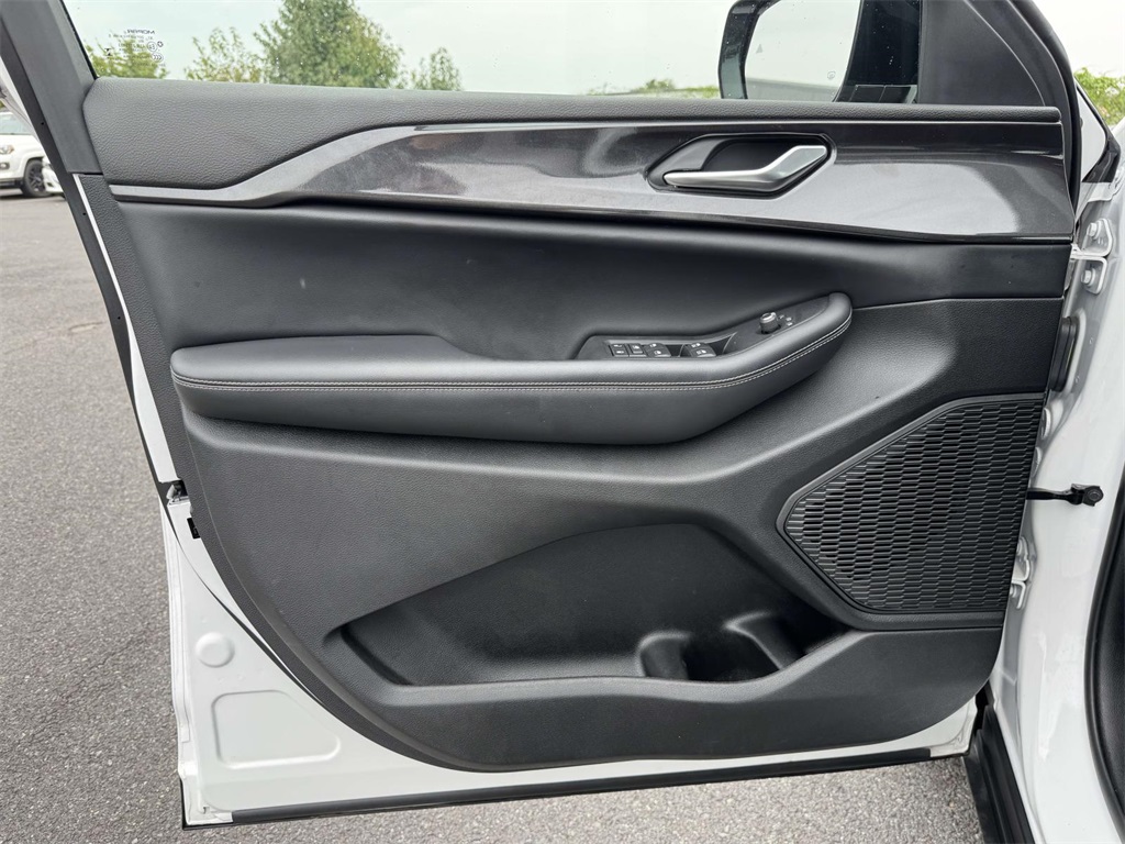 2023 Jeep Grand Cherokee Altitude photo 24