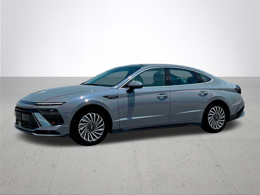 2025 Hyundai Sonata Hybrid Limited photo 2