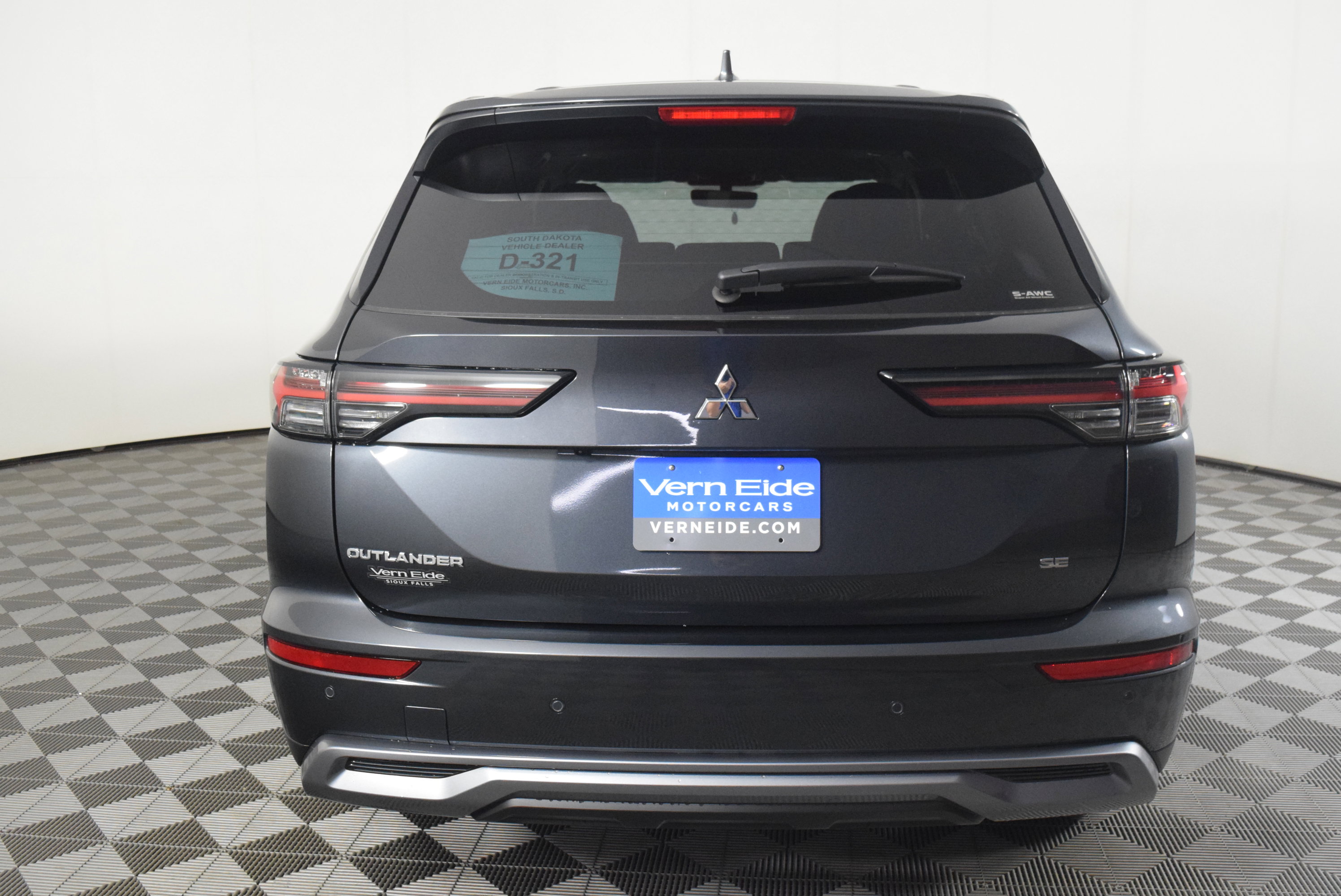 2025 Mitsubishi Outlander SE photo 7