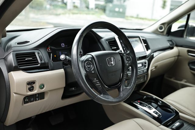 2016 Honda Pilot Touring photo 18