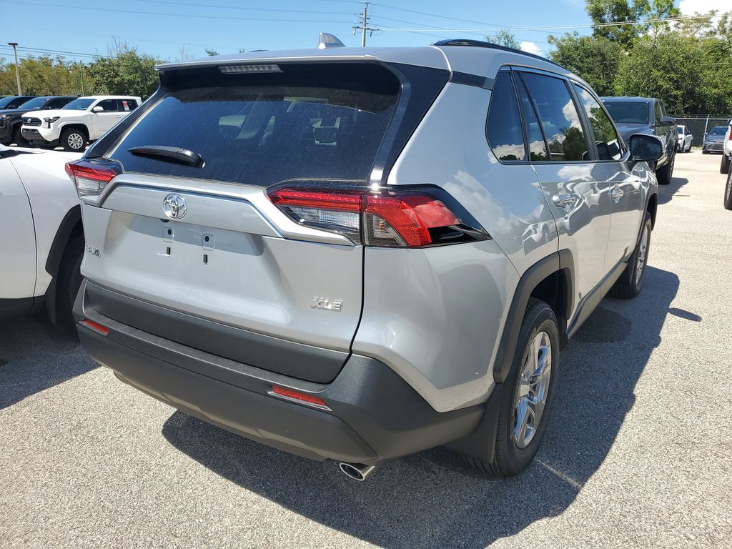 2025 Toyota RAV4 XLE photo 5