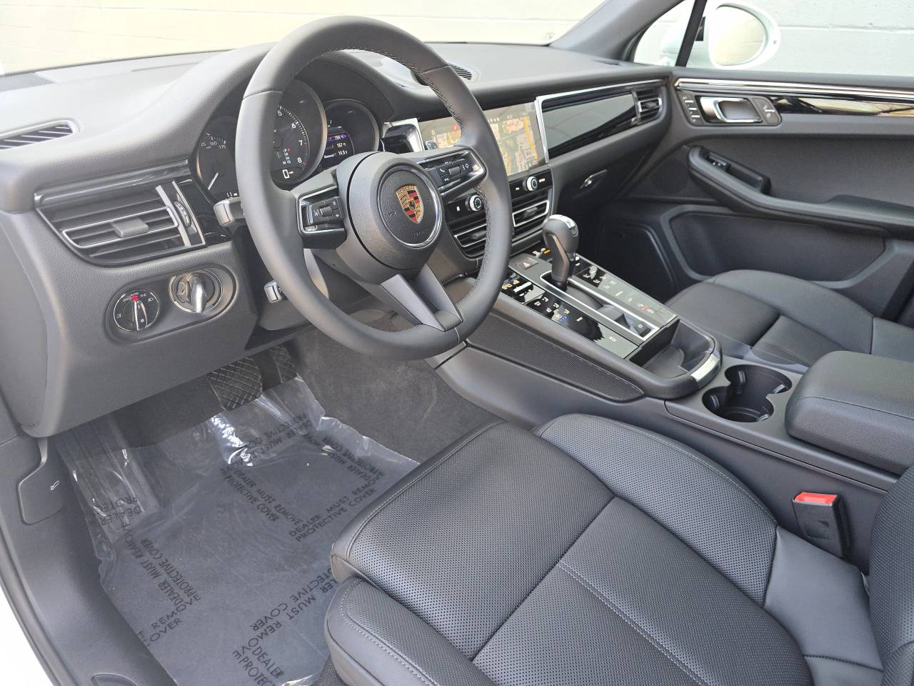 2025 Porsche Macan T photo 4