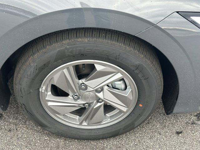 2025 Hyundai Elantra SE photo 12