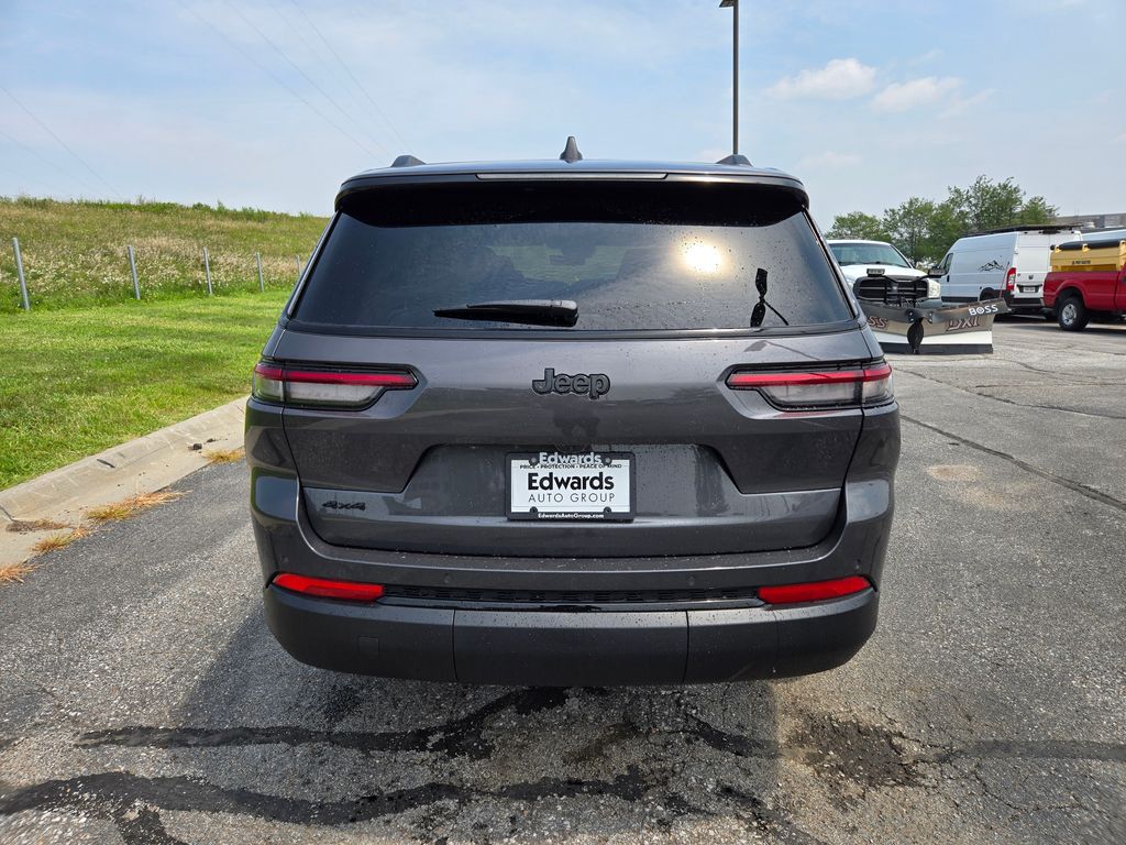 2025 Jeep Grand Cherokee Altitude photo 4