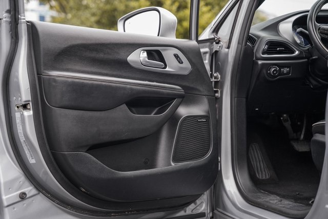 2019 Chrysler Pacifica Limited photo 37