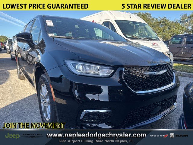 2026 Chrysler Pacifica Select's photo