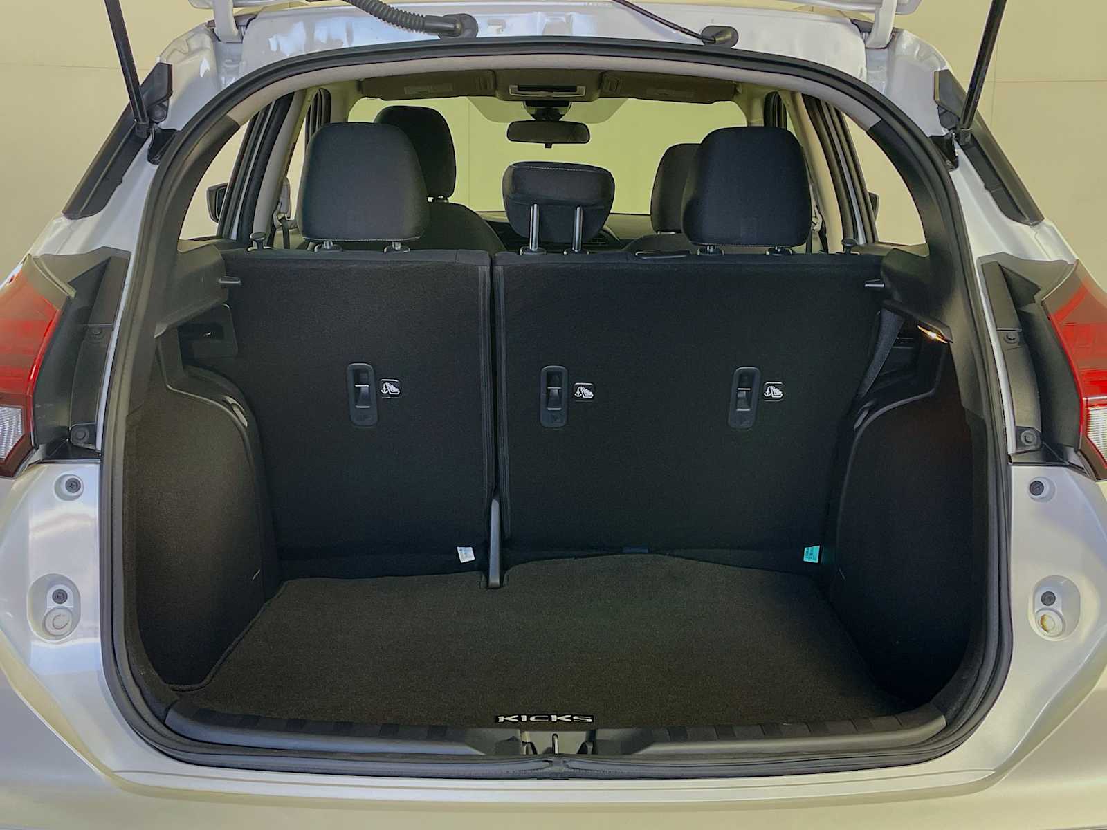 2023 Nissan Kicks SV photo 21
