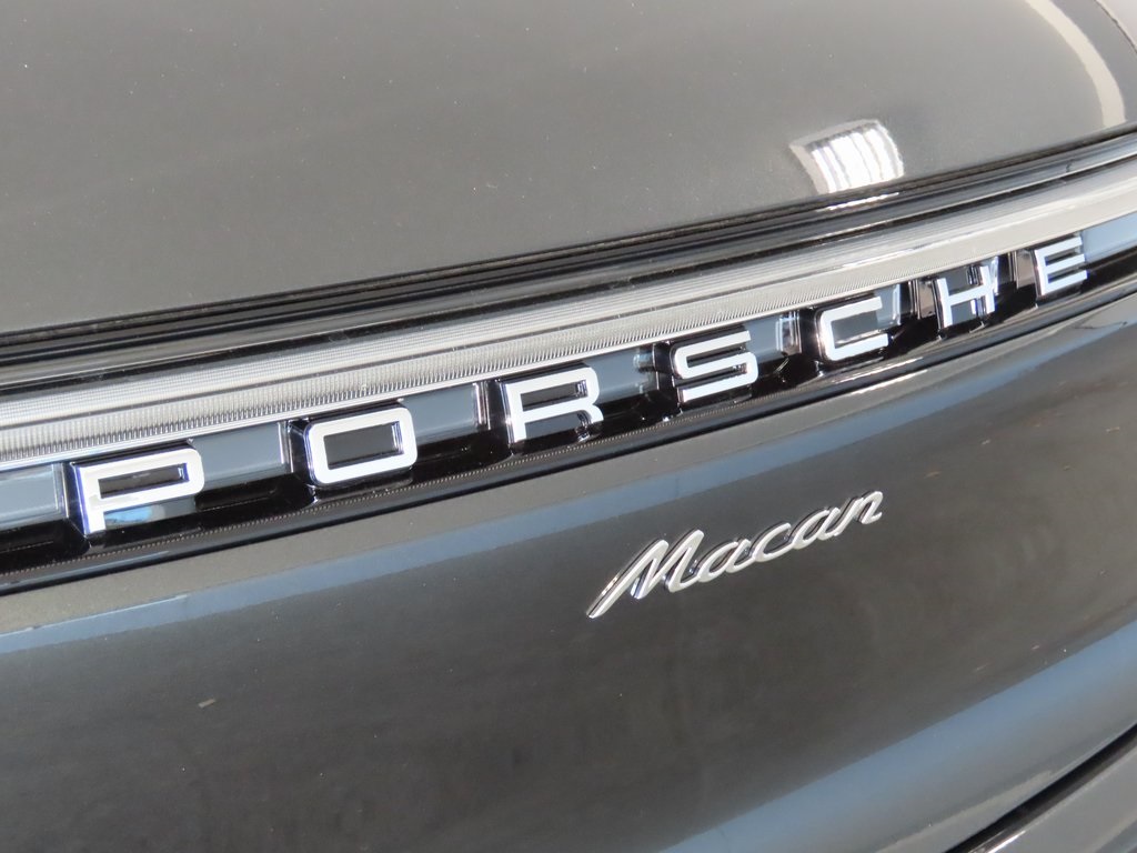 2025 Porsche Macan T photo 4