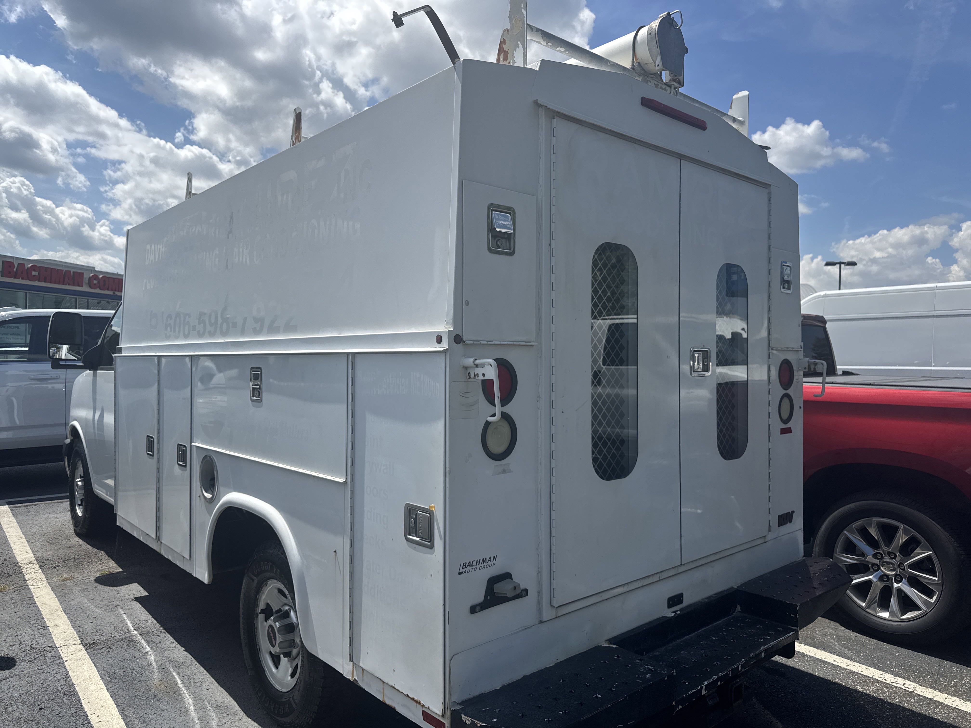 2011 Gmc Savana Cutaway 3500 photo 2