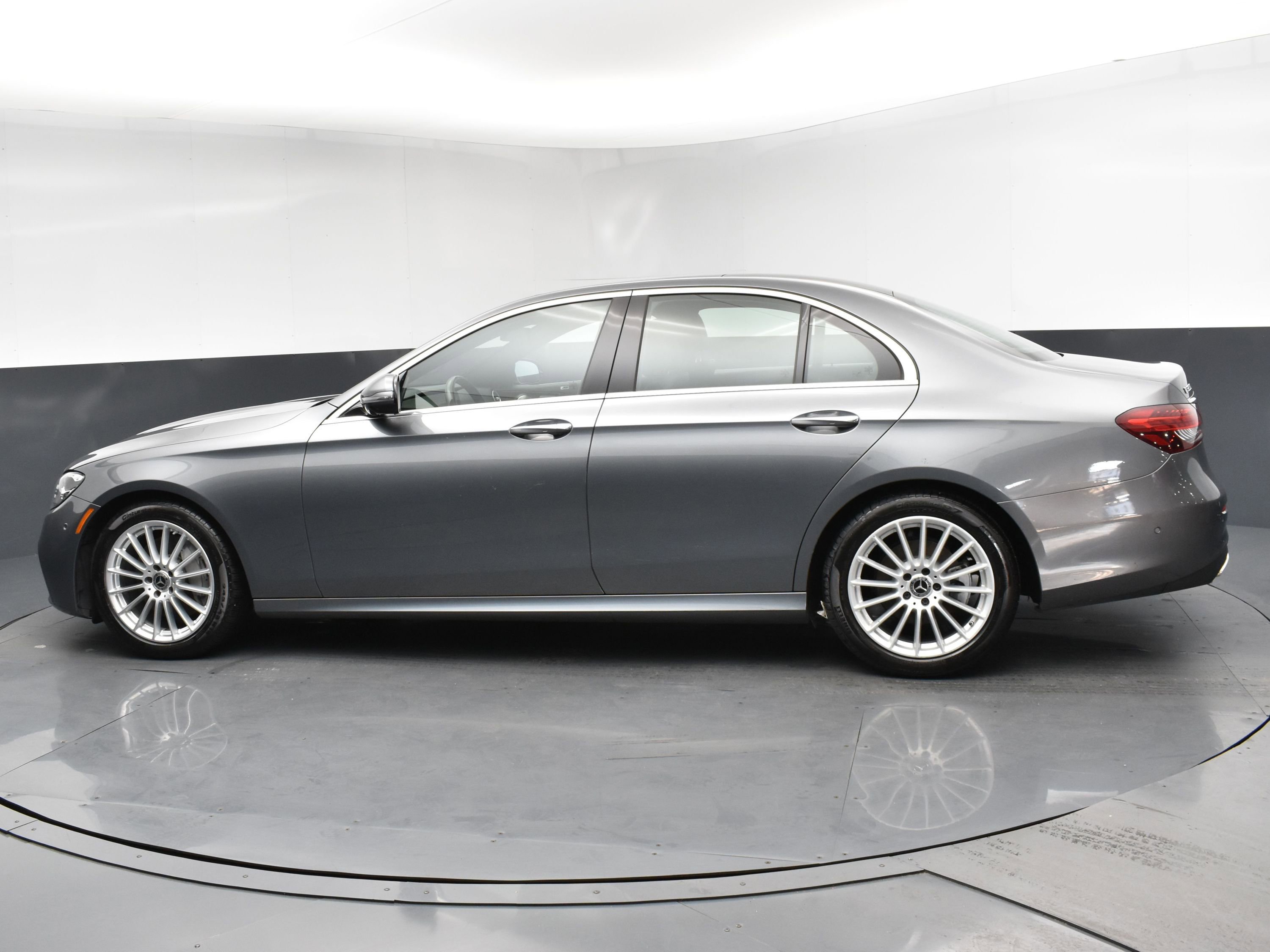 2022 Mercedes Benz E 350 4MATIC Sedan photo 4