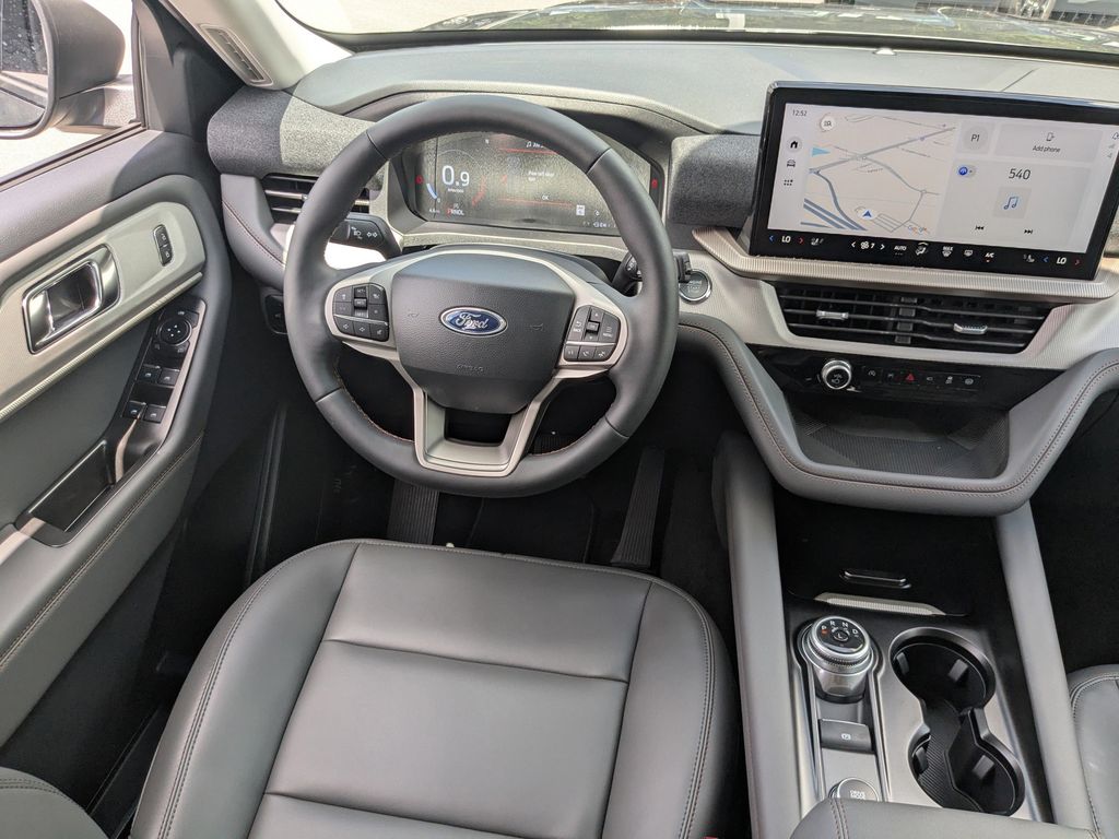 2025 Ford Explorer photo 18