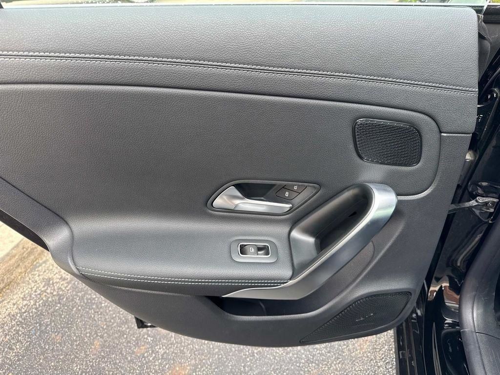 2024 Mercedes Benz CLA 250 4MATIC photo 9
