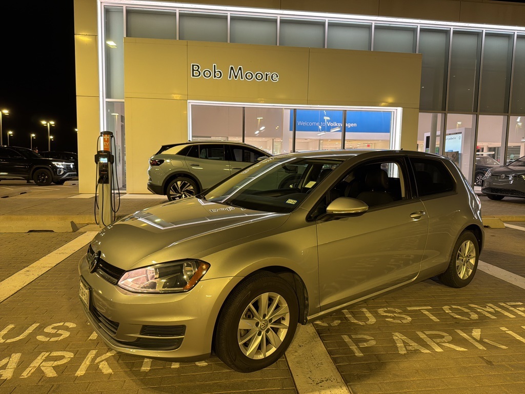2015 Volkswagen Golf TSI S's photo