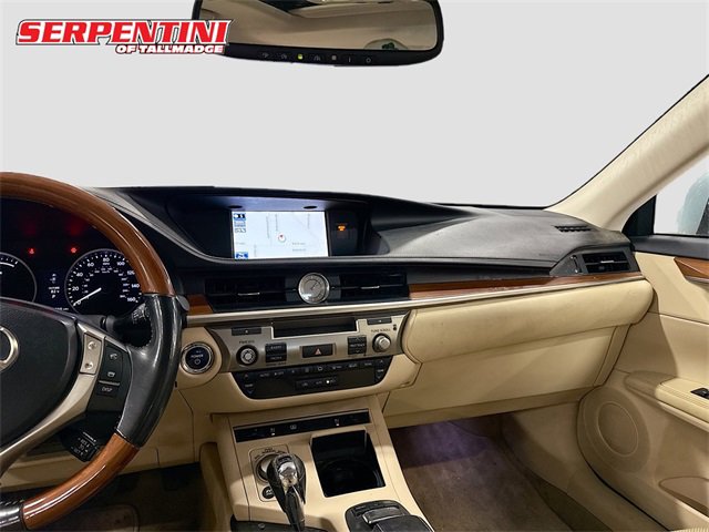 2014 Lexus ES 300h photo 22