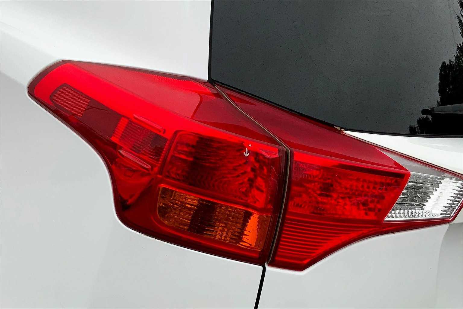 2015 Toyota RAV4 LE photo 25