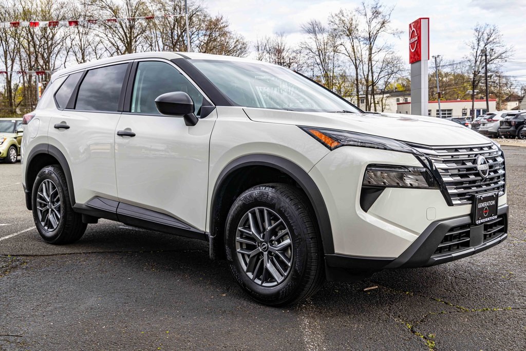 2024 Nissan Rogue S's photo