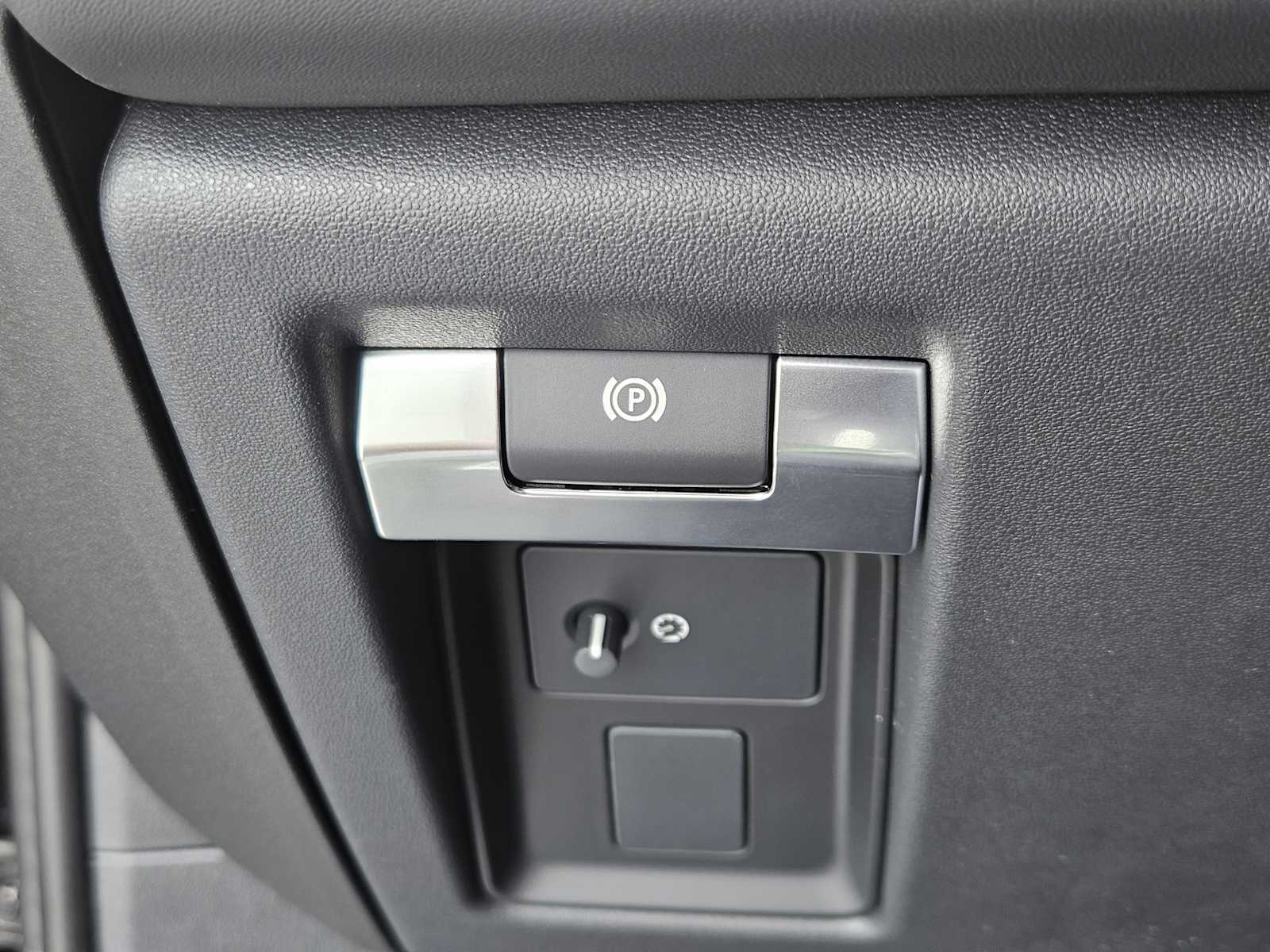 2025 Land Rover Defender 130 V8 photo 20