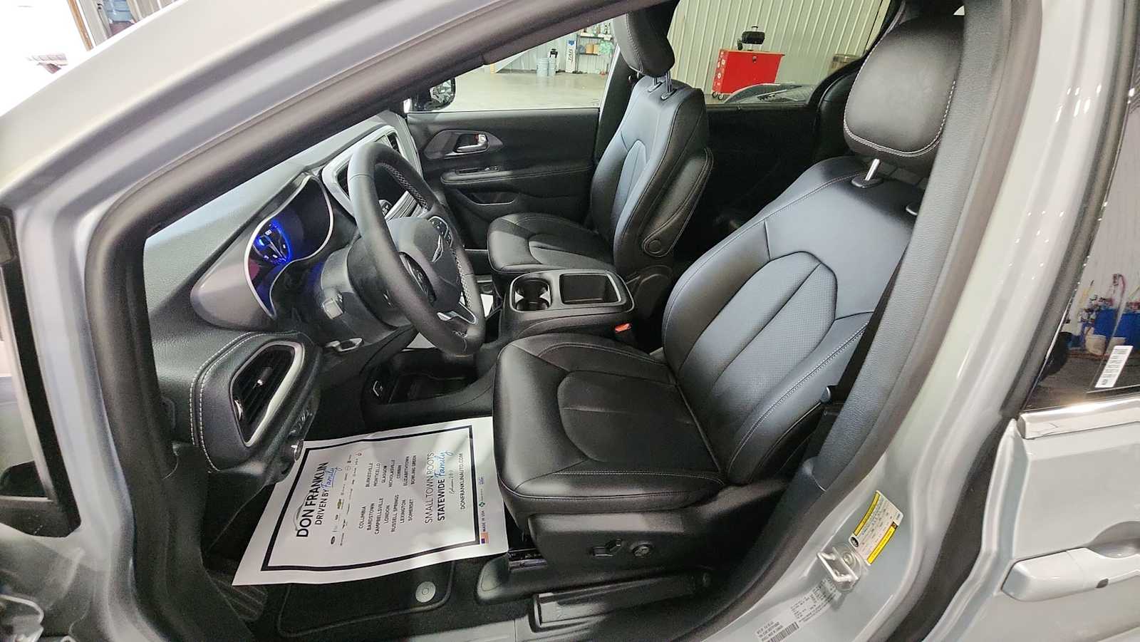 2026 Chrysler Pacifica photo 11