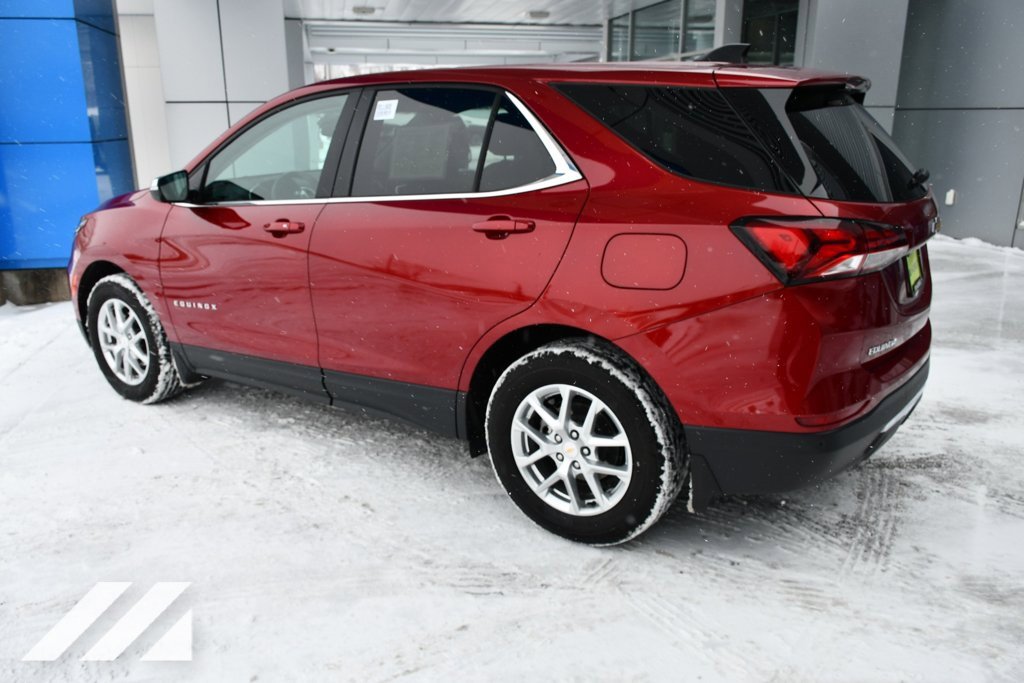 2024 Chevrolet Equinox LT photo 3