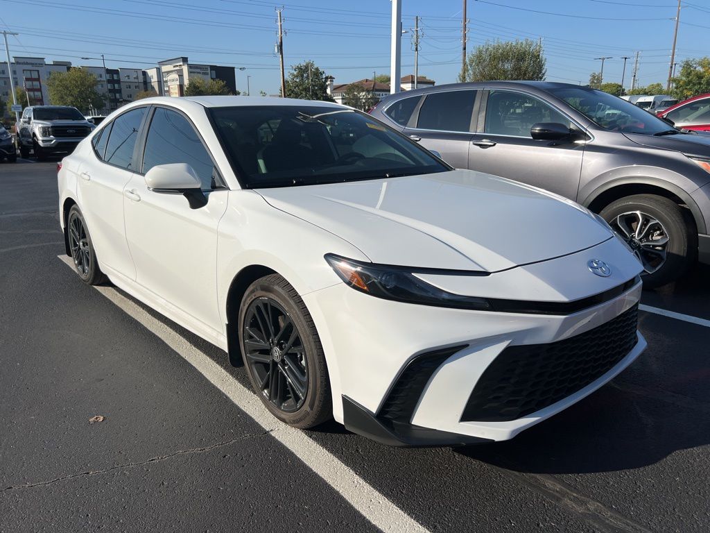 2025 Toyota Camry SE photo 4