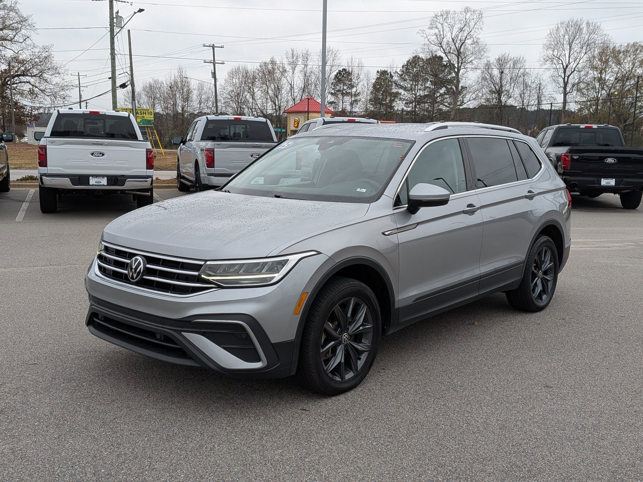 2023 Volkswagen Tiguan SE