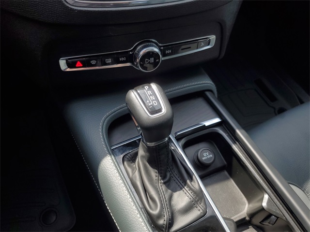 2020 Volvo XC90 T6 Momentum photo 22