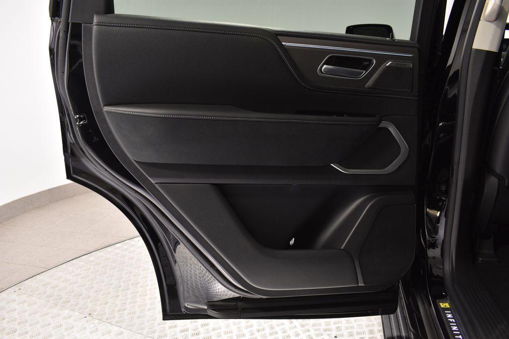 2026 Infiniti QX80 Luxe photo 24