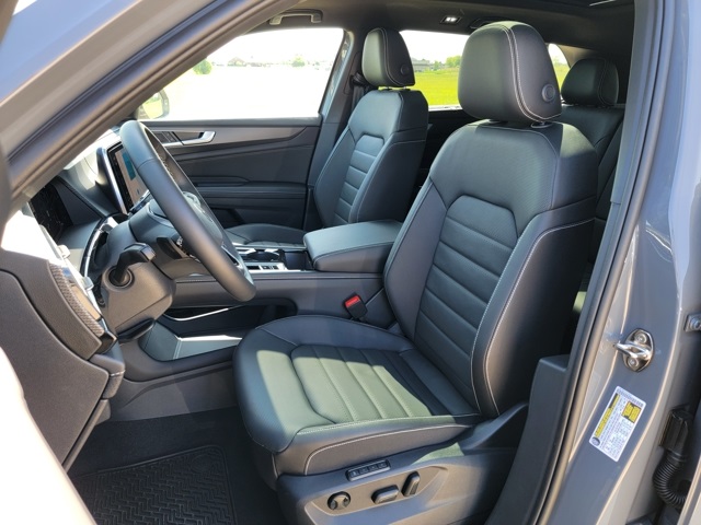 2025 Volkswagen Atlas Cross Sport SEL photo 2