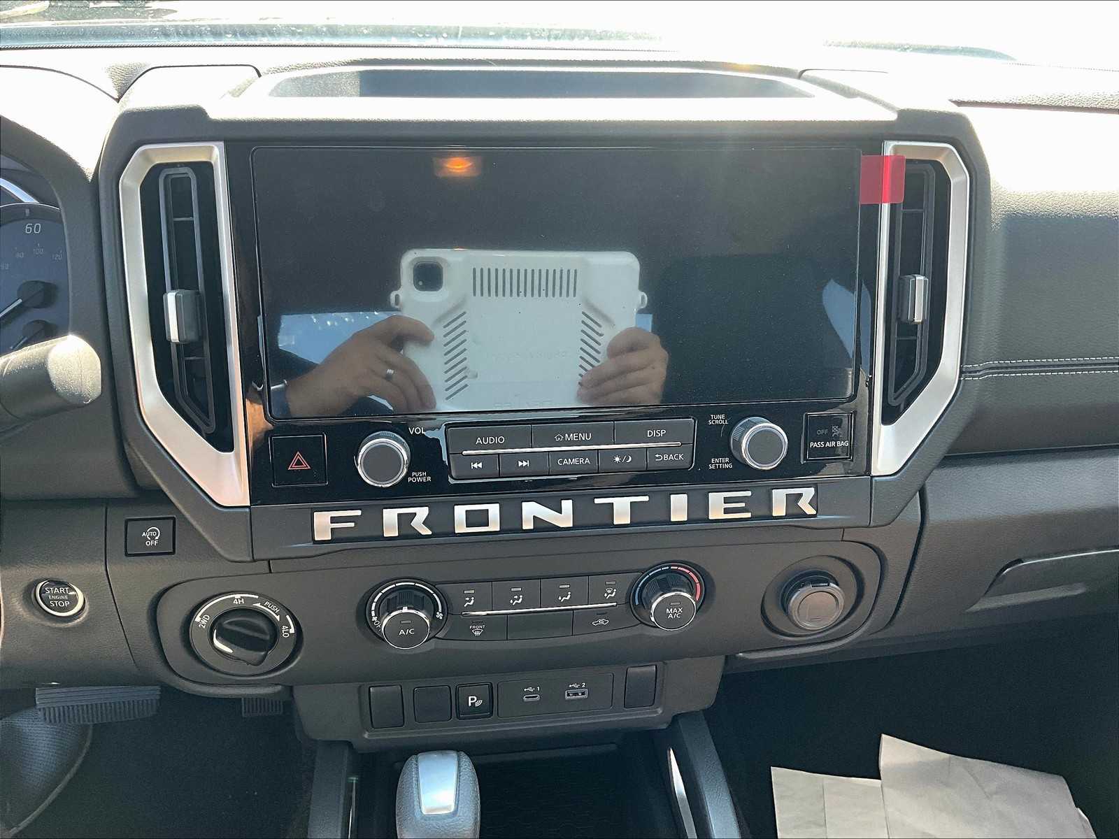 2025 Nissan Frontier SV photo 13