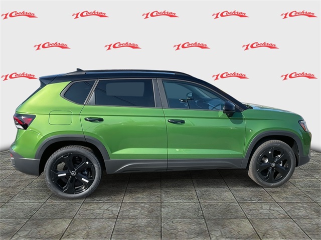 2025 Volkswagen Taos SE photo 2