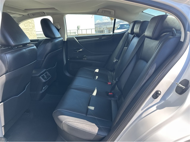 2025 Lexus ES 300h Premium photo 35