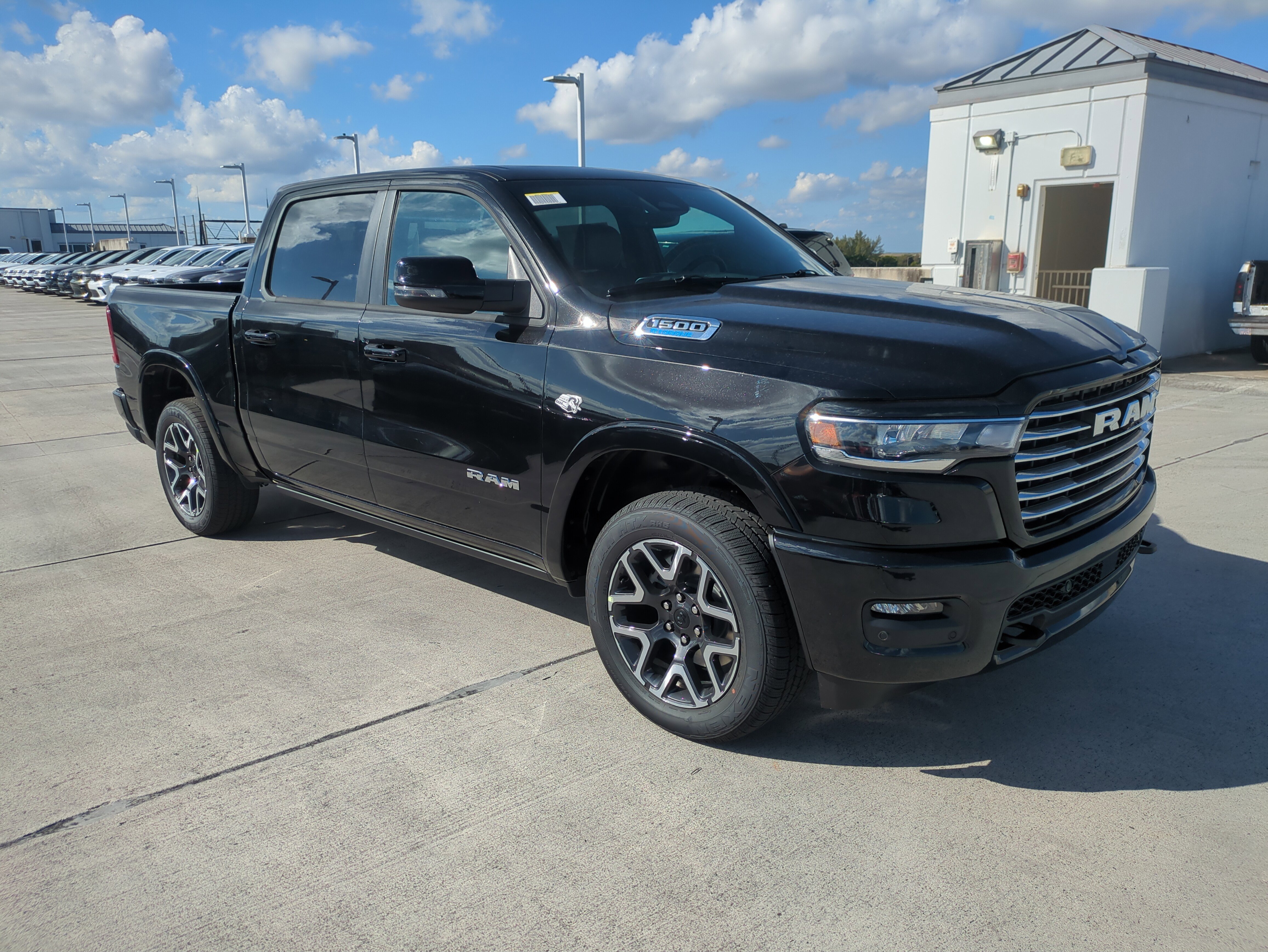 2026 RAM Ram 1500 Pickup Laramie's photo