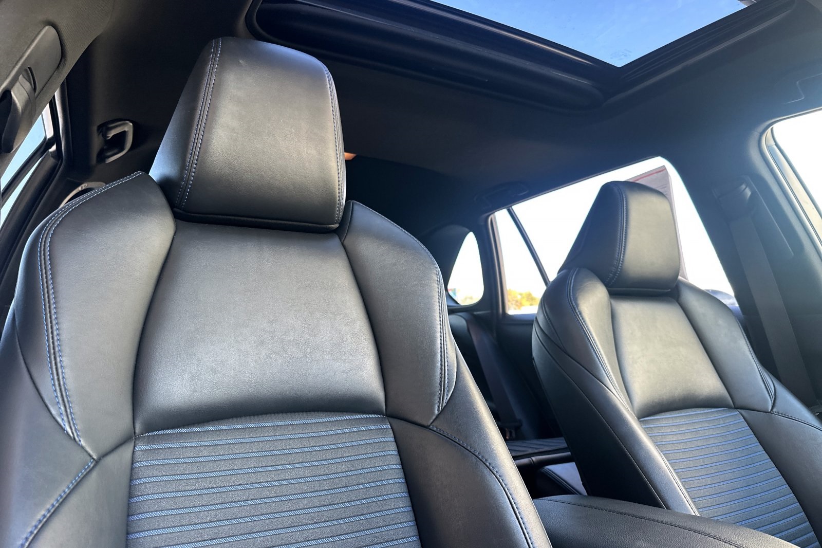 2019 Toyota RAV4 Hybrid XSE photo 14