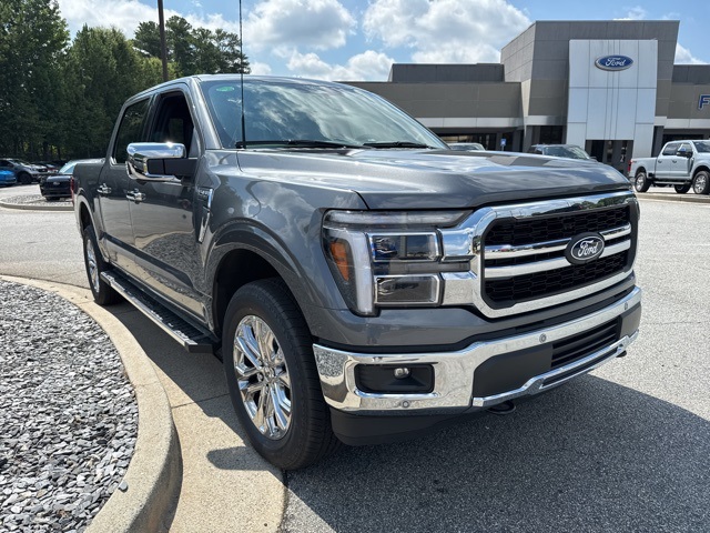 2025 Ford F-150 Lariat photo 2