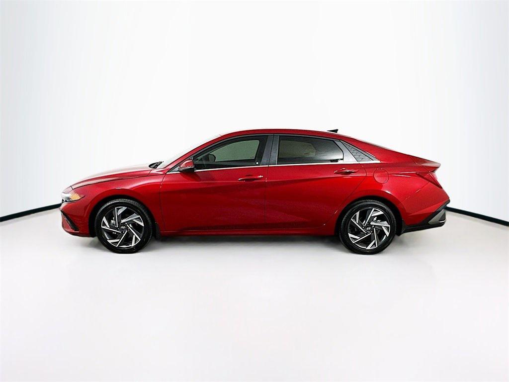 2025 Hyundai Elantra Limited photo 3