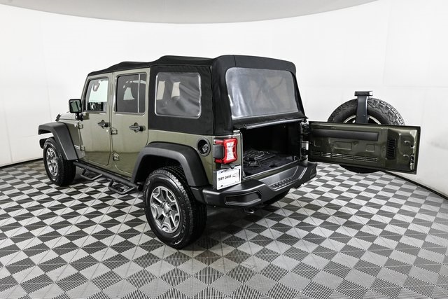 2015 Jeep Wrangler Unlimited Rubicon photo 24