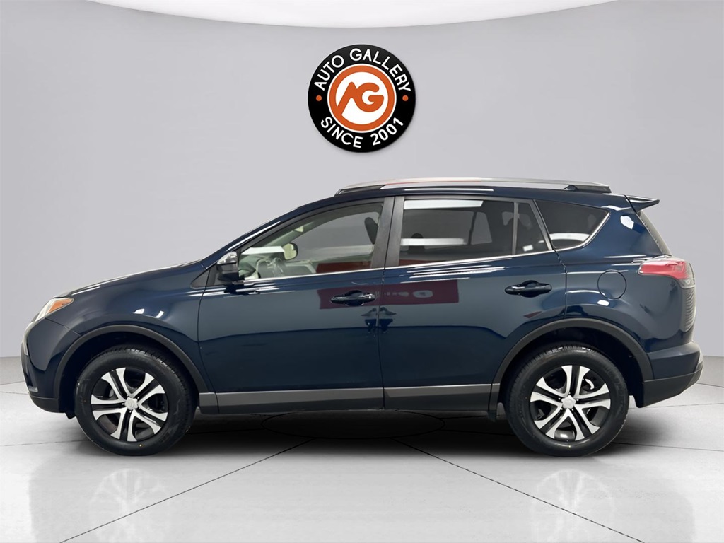 2018 Toyota RAV4 LE photo 4