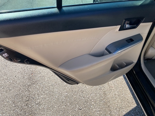 2014 Toyota Camry Hybrid XLE photo 19