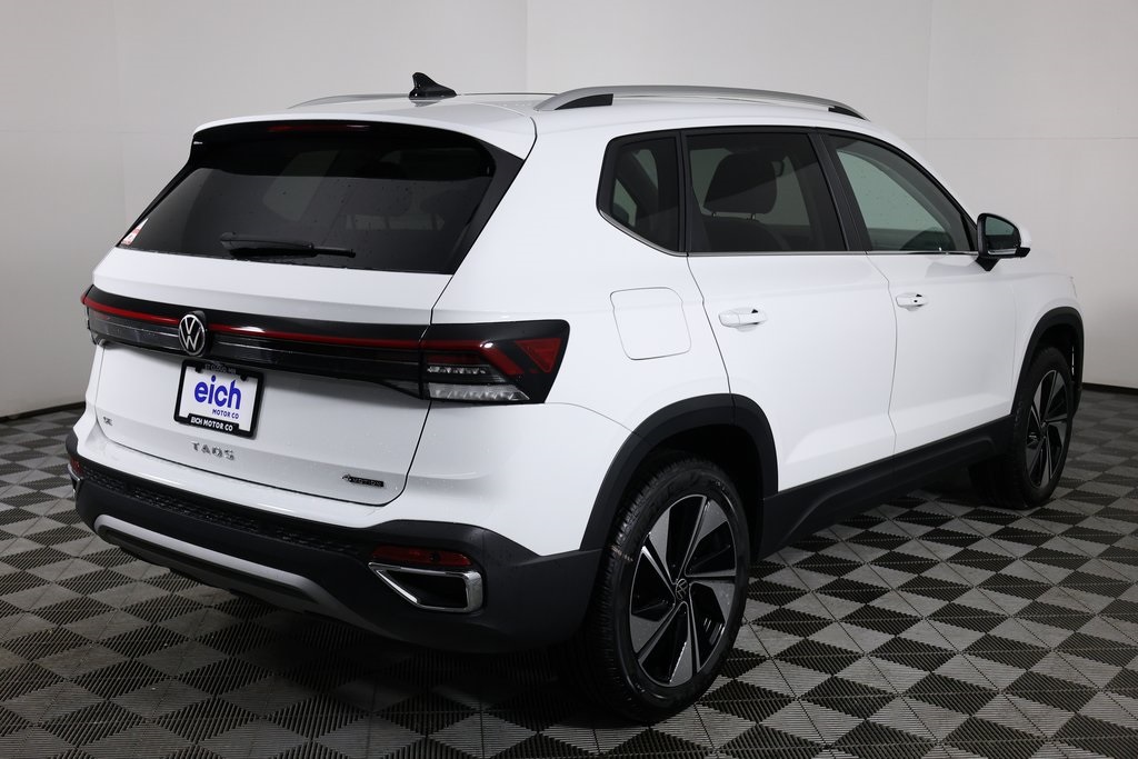 2025 Volkswagen Taos SE photo 3