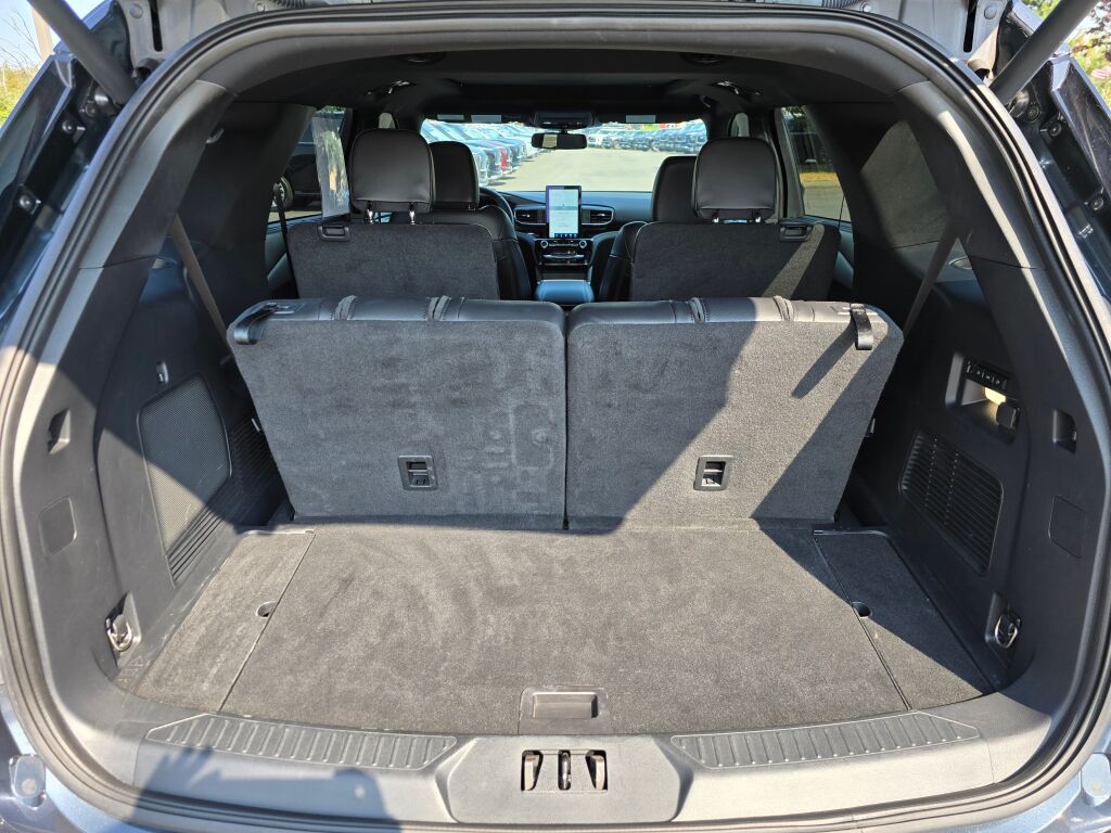 2023 Ford Explorer ST photo 12