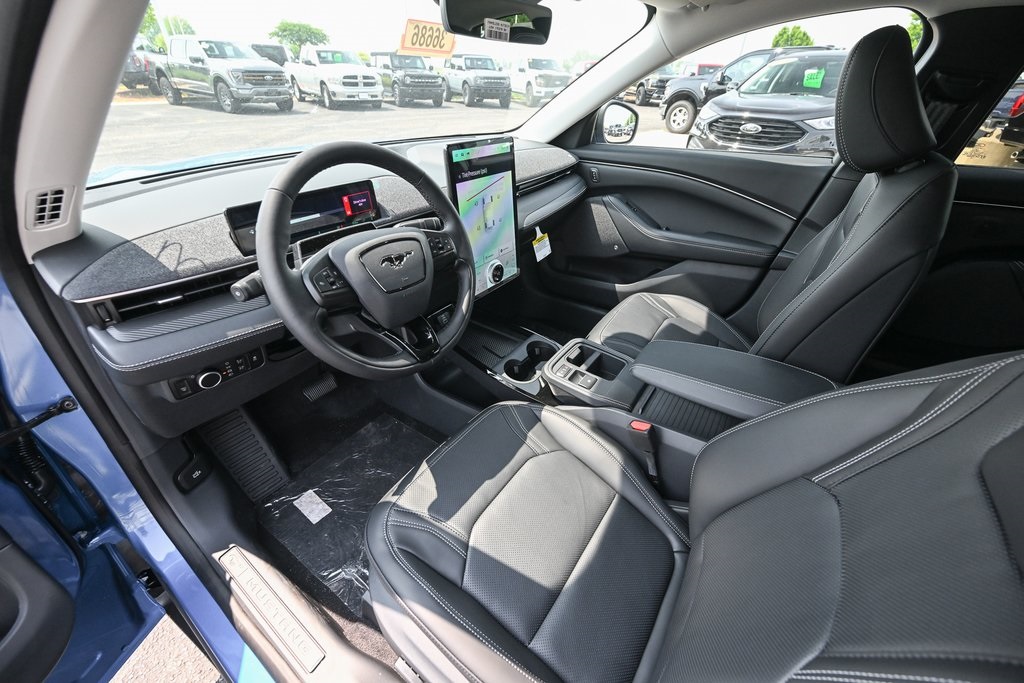 2025 Ford Mustang Mach-E Premium photo 13