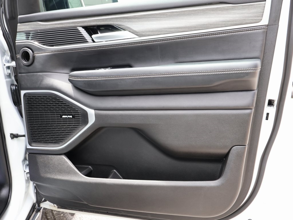 2024 Jeep Wagoneer Series III photo 8