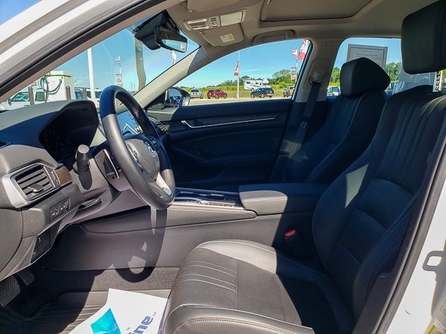 2019 Honda Accord Touring 2.0T photo 4