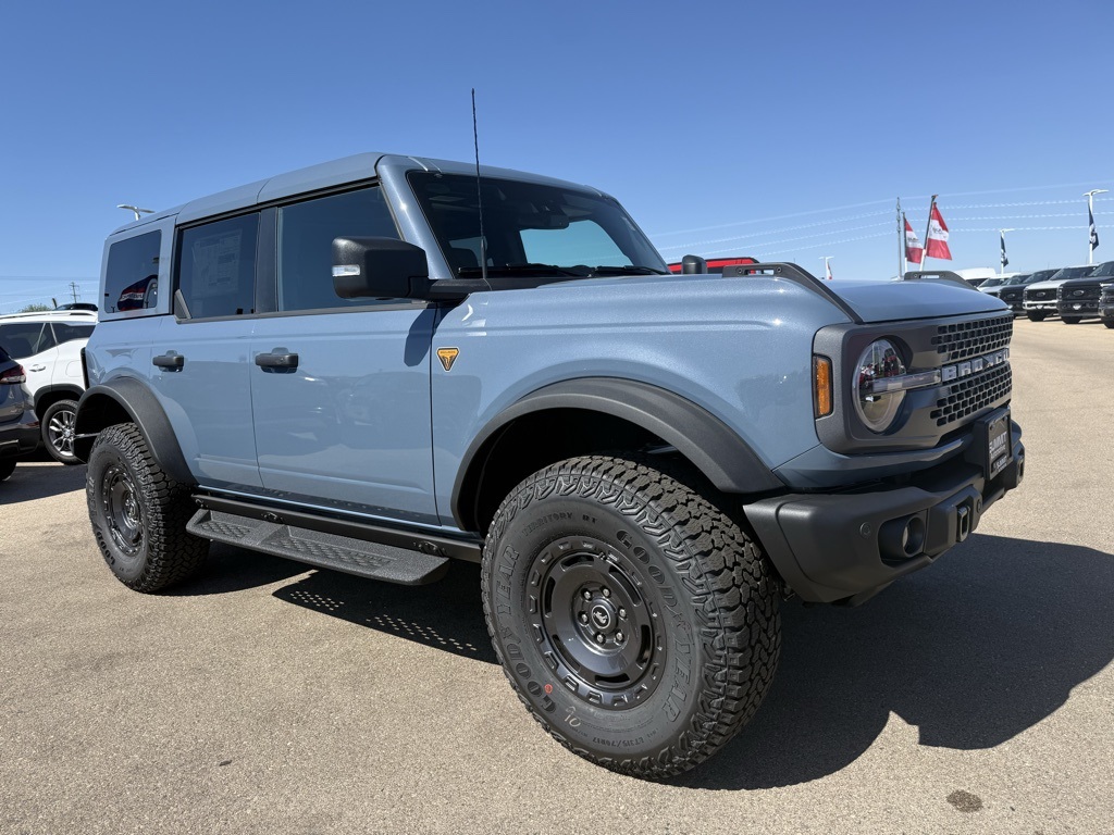 2025 Ford Bronco Badlands photo 2