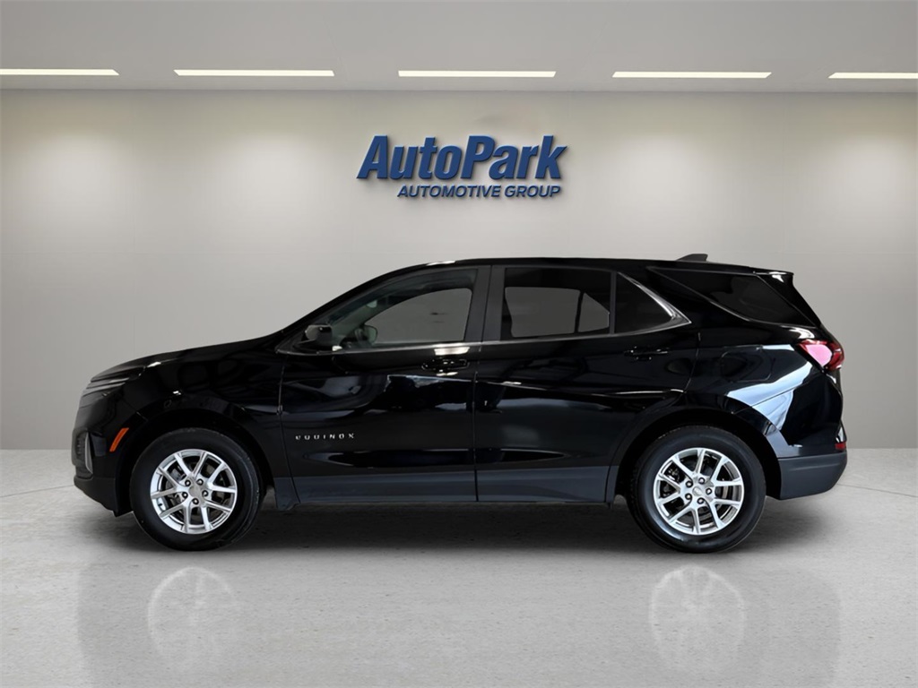 2024 Chevrolet Equinox LT photo 3