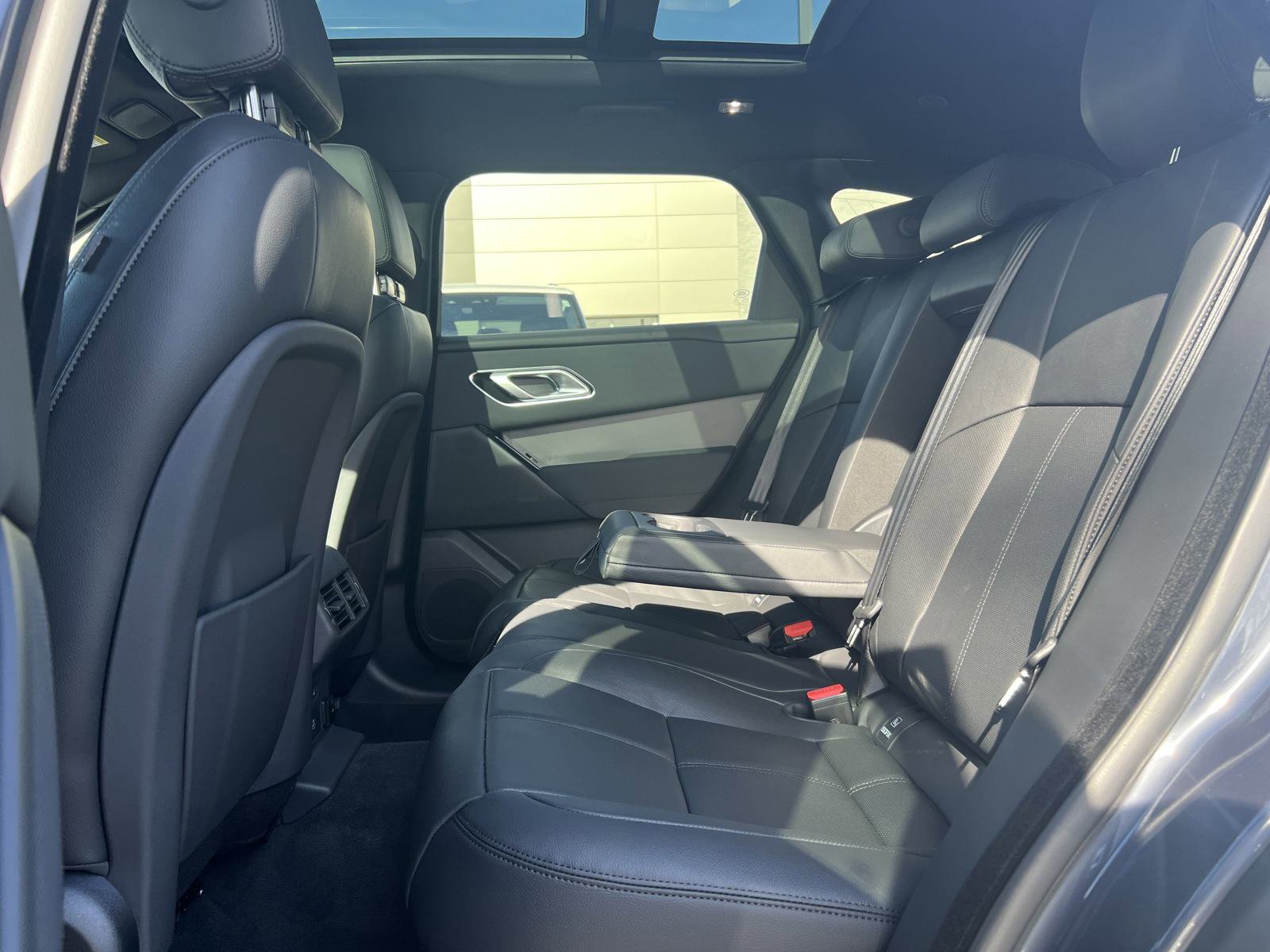 2025 Land Rover Range Rover Velar SE photo 25