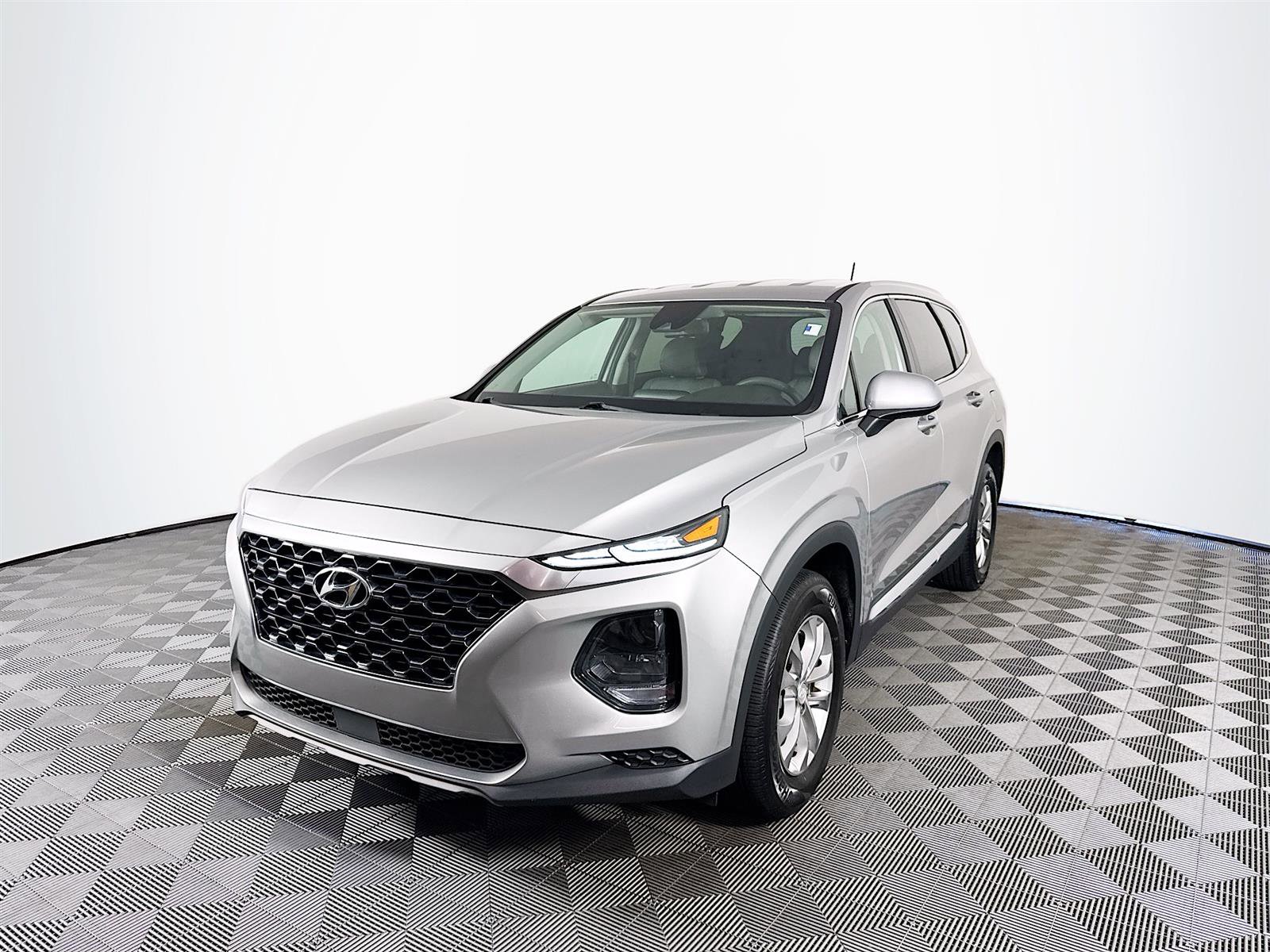 2020 Hyundai Santa Fe SE photo 3