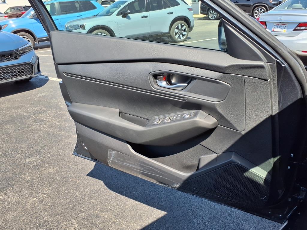 2025 Honda Accord LX photo 9