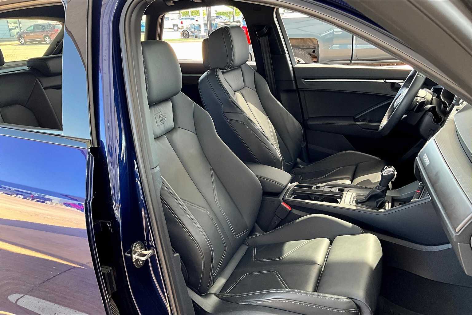 2023 Audi Q3 S line Premium Plus photo 7