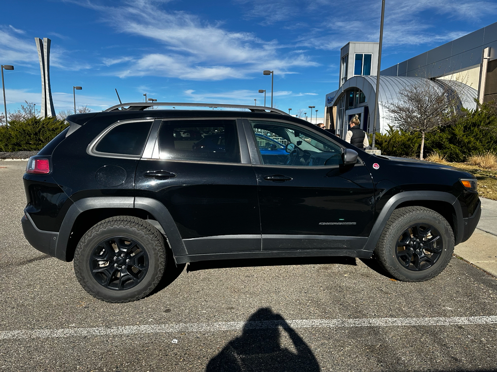 2021 Jeep Cherokee Trailhawk photo 2